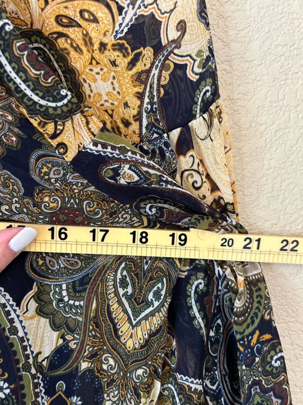 Fig and Flower Loned Sheer Paisley Button-Front Blouse - Navy & Cream Size M - Picture 7 of 8
